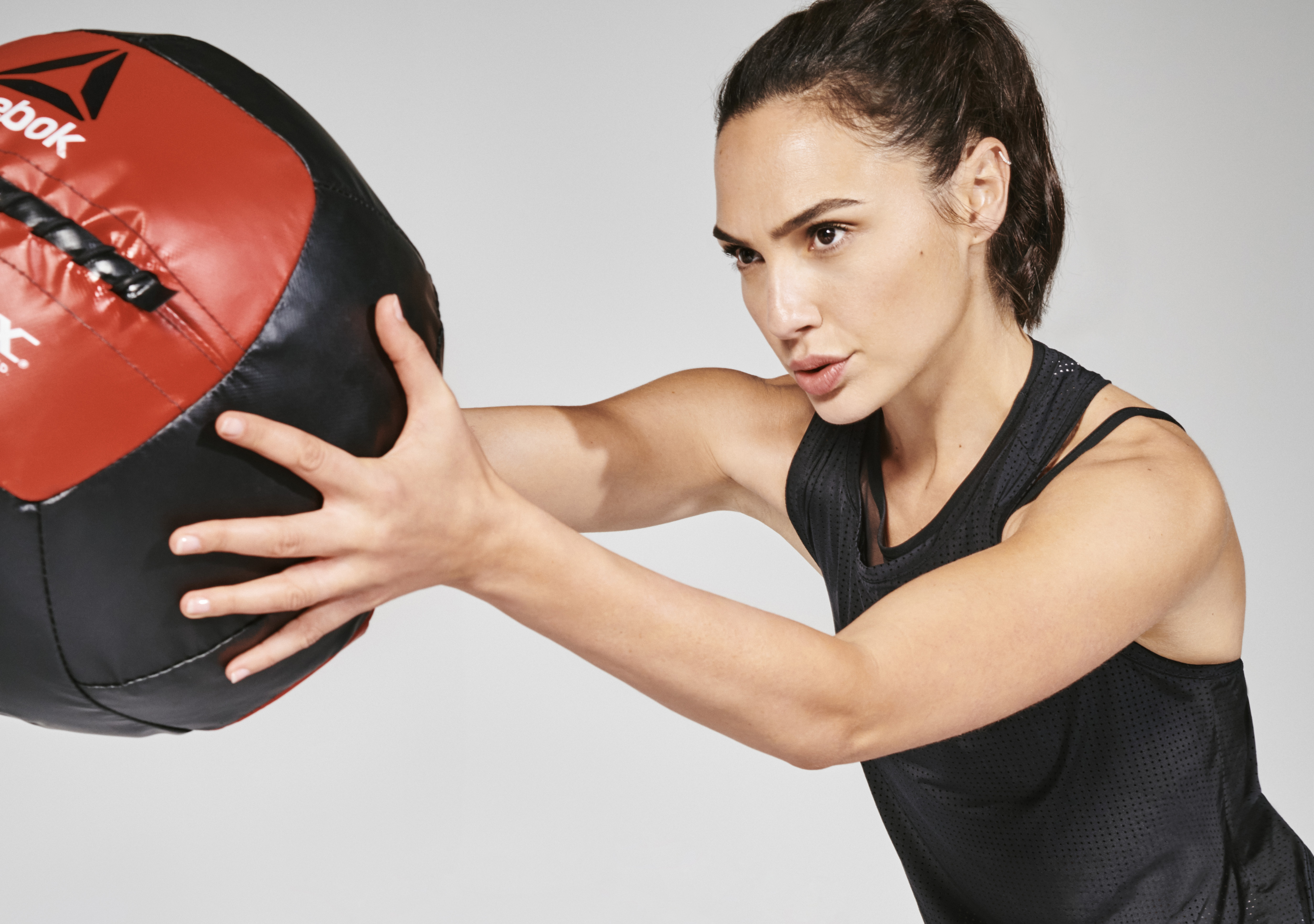 Gal Gadot playing with a ball for reasons.....
