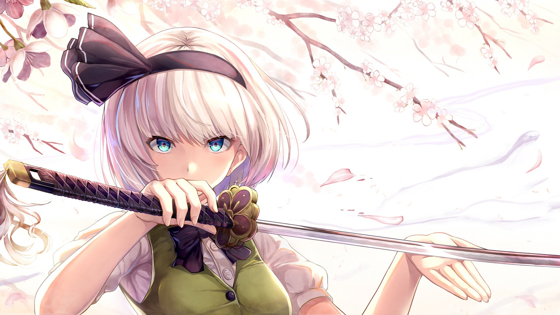 Anime character Youmu Konpaku with short white hair and blue eyes holds a katana while wearing a headband, set against a background of cherry blossoms in this HD desktop wallpaper.