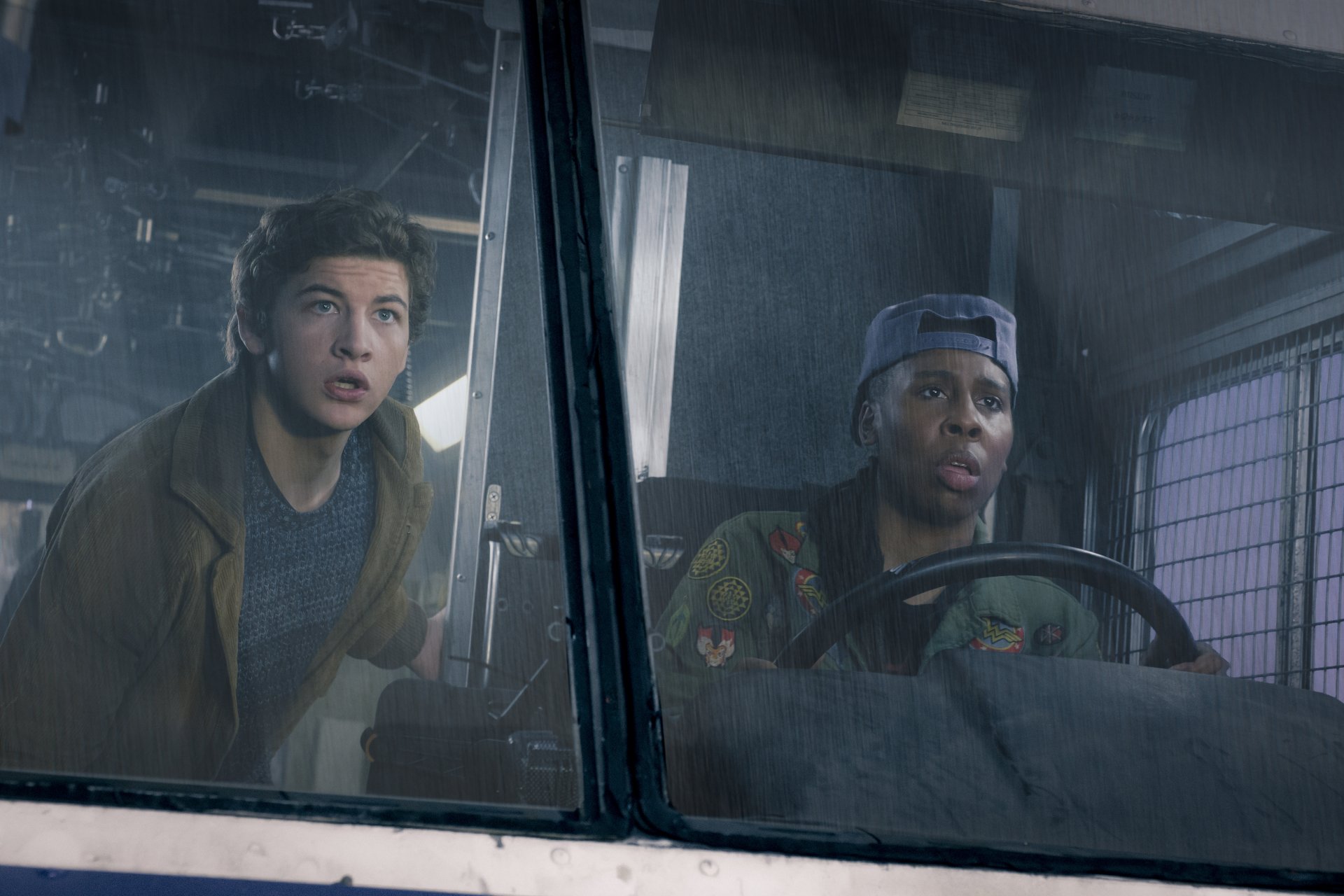 Ready Player One 5K PC wallpaper: two people in a rain-splattered van, one driving, both looking startled in a cinematic movie scene.