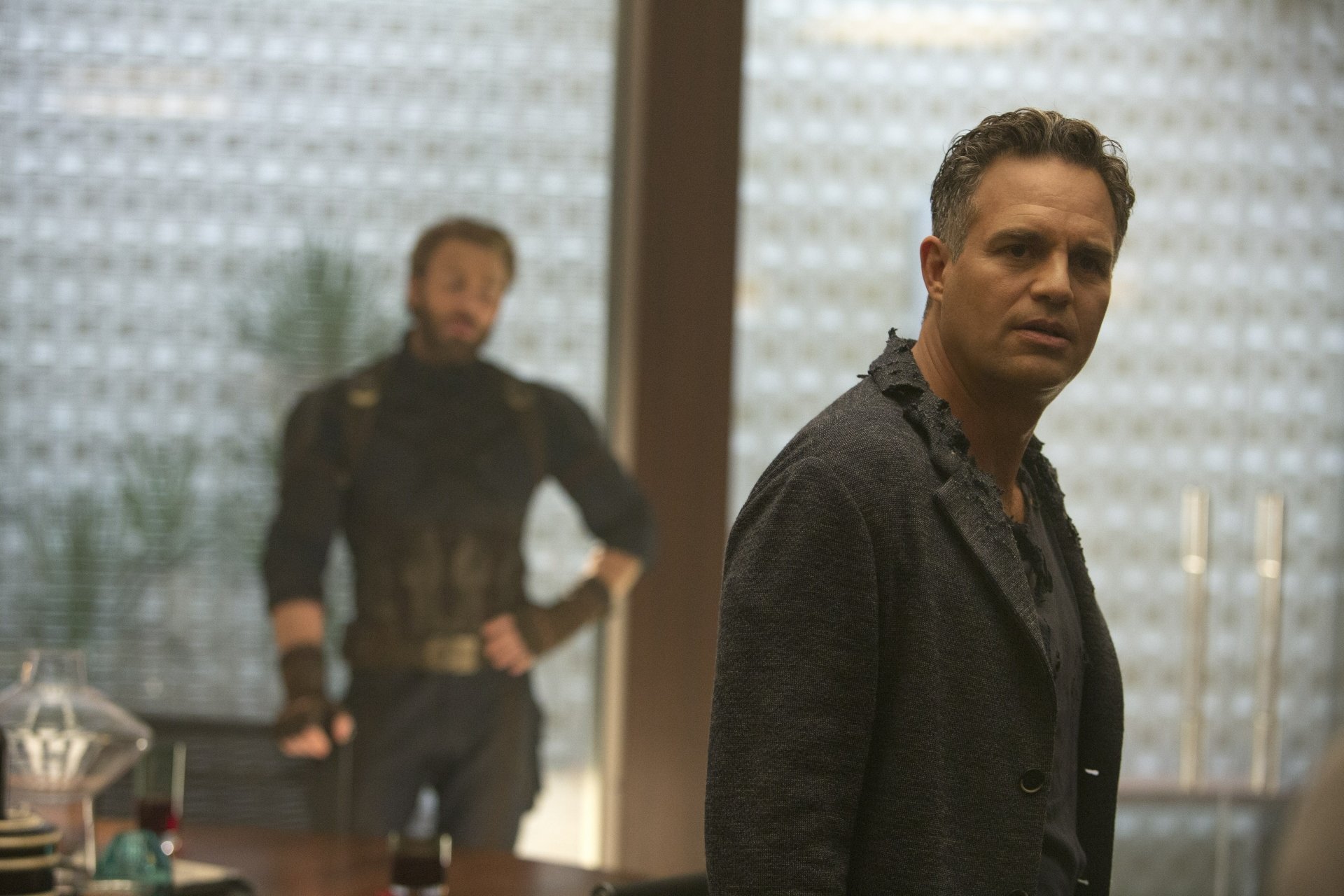 HD desktop wallpaper featuring Mark Ruffalo as Bruce Banner and Chris Evans as Captain America in a scene from the movie Avengers: Infinity War.