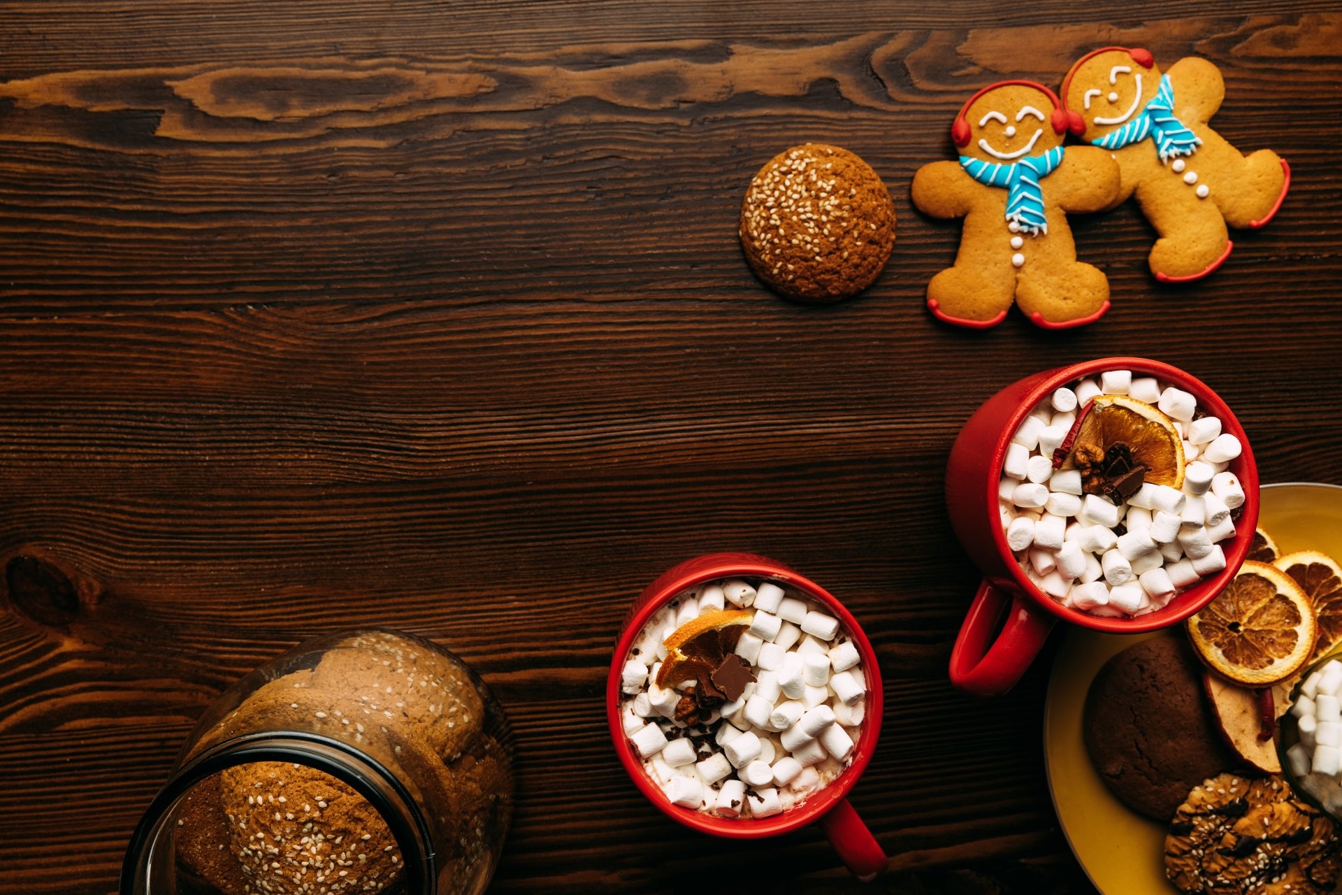 Cozy 4K Still Life: Hot Chocolate with Marshmallows & Gingerbread ...