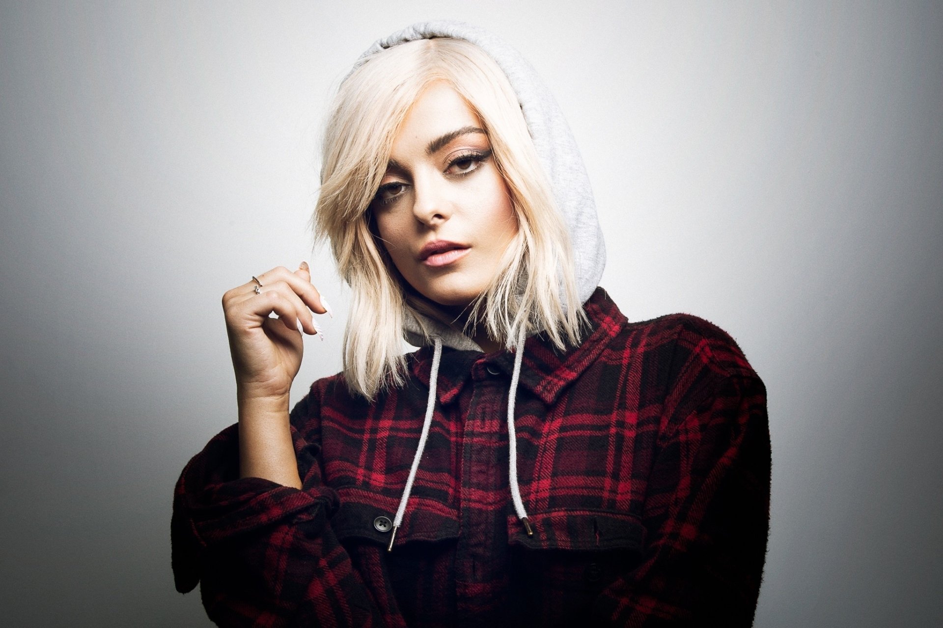 Download Brown Eyes Blonde American Singer Music Bebe Rexha HD Wallpaper