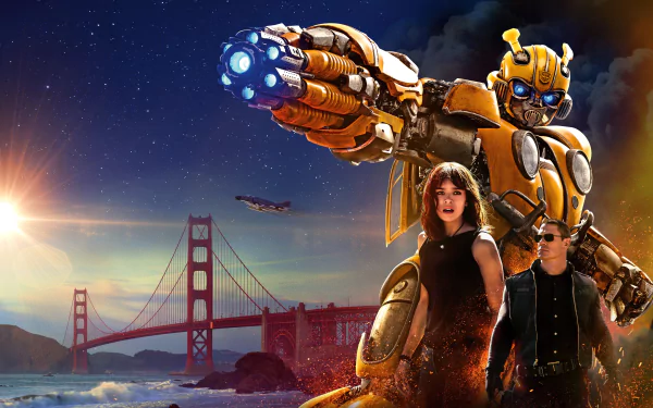 5K Ultra HD PC desktop wallpaper: Bumblebee (Transformers) looms behind two actors by the Golden Gate Bridge at sunset in a cinematic movie poster style.