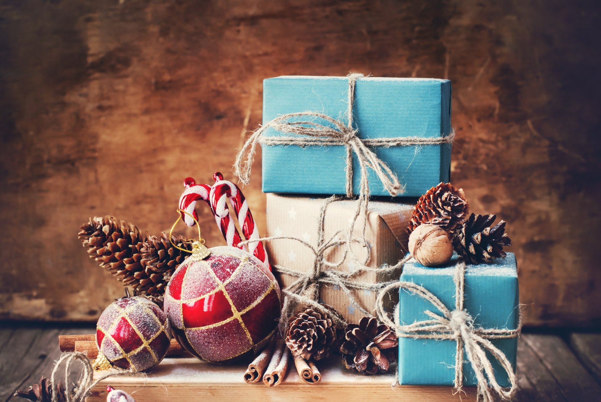 Download Pine Cone Gift Bauble Holiday Christmas 4k Ultra HD Wallpaper