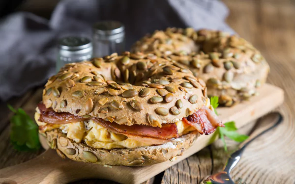 5K Ultra HD PC Desktop Wallpaper and Background: food, sandwich — close-up seeded bagel with bacon and egg on a wooden board.