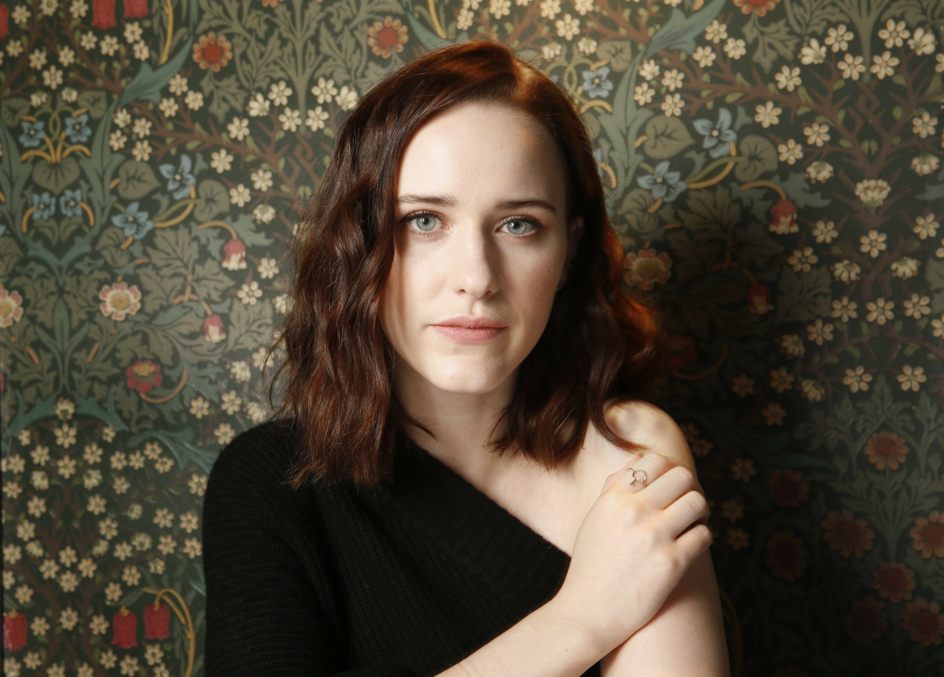 Download Blue Eyes Brunette Actress Celebrity Rachel Brosnahan HD Wallpaper