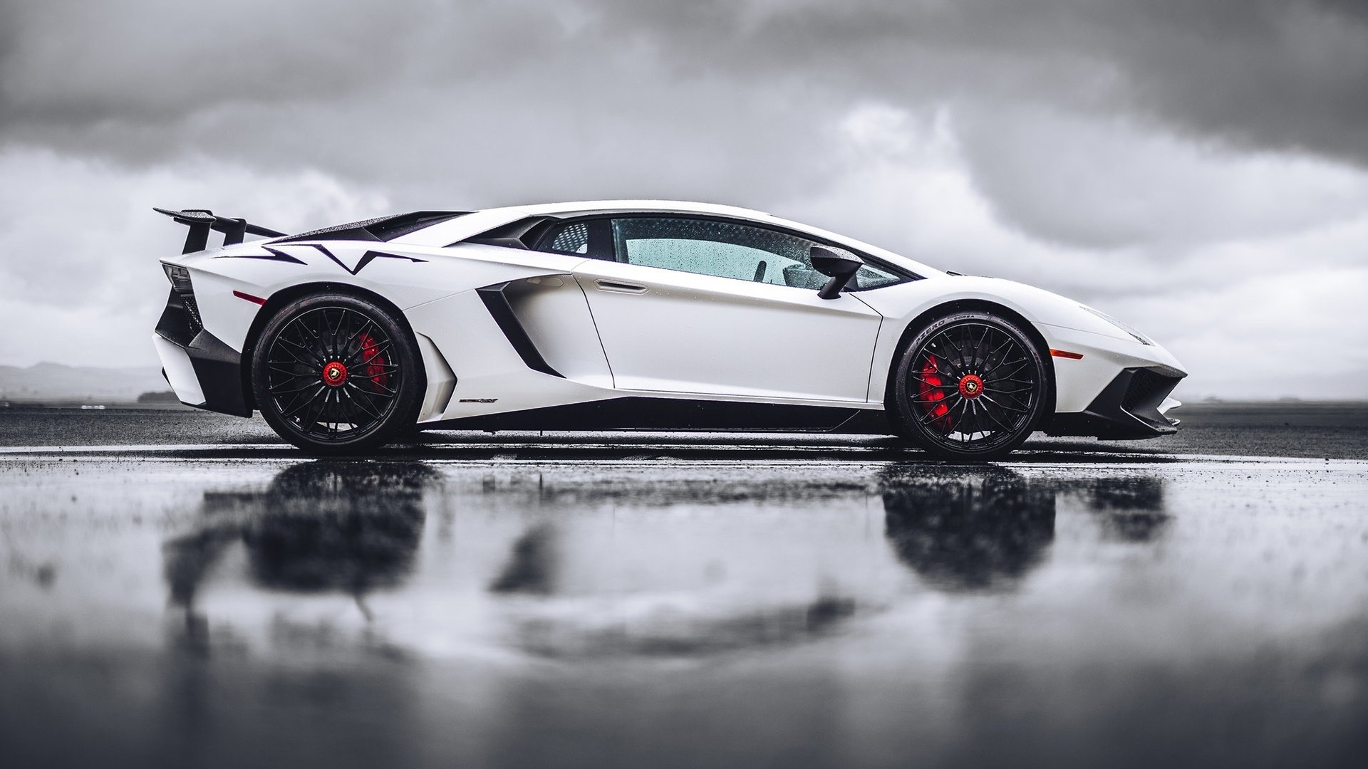 lamborghini aventador birds eye view