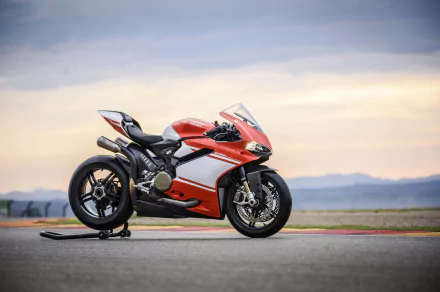  Red and White Ducati 1299 Superleggera